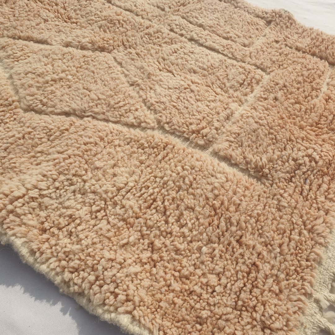 Wynona - Beige Beni Ourain Accent Rug with Carved Diamond and Rectangular Relief - Small Moroccan Berber Carpet | 3'5"x4'9" Ft | 104x144 cm