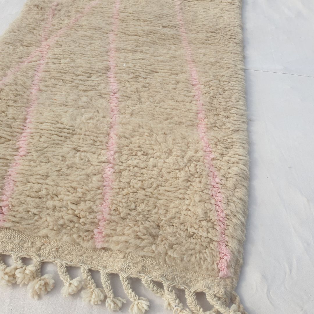 Cotya - Ivory Beni Ourain Runner Rug with Sparse Pink Diagonal Lines - Minimalist Moroccan Berber Hallway Carpet | 2'9"x9'3" Ft | 84x284 cm