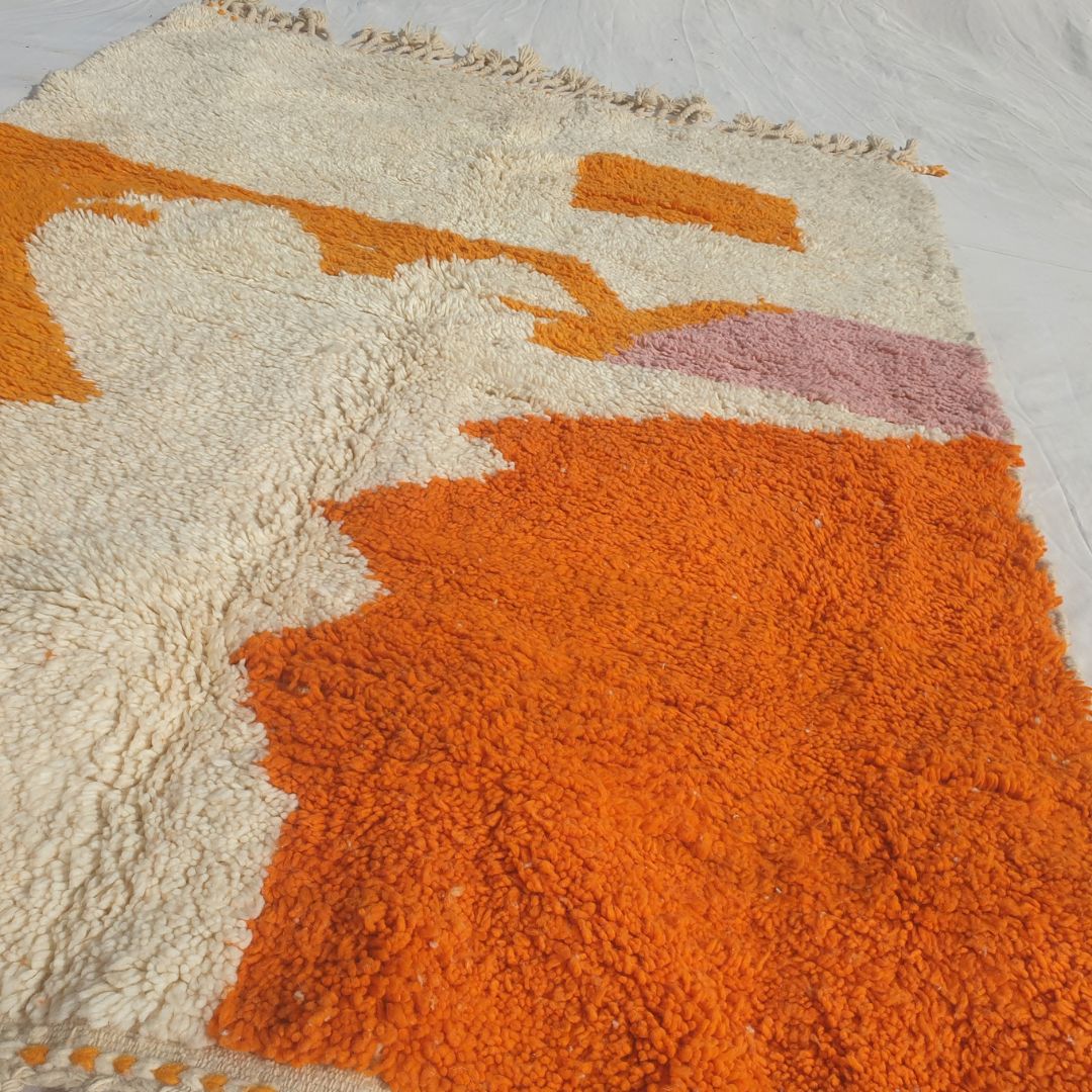 Faytena - Tapis Marocain Abstrait Orange et Ivoire avec Accent Rose - Tapis Berbere Tisse Main | 164x230 cm