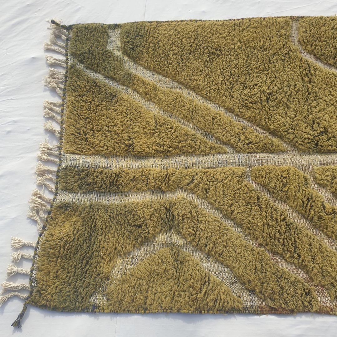 Kwata - Olive Green Beni Ourain Rug - Abstract Organic Branching Line Moroccan Berber Carpet | 5'x7'11" Ft | 153x242 cm