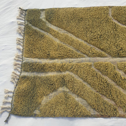 Kwata - Olive Green Beni Ourain Rug - Abstract Organic Branching Line Moroccan Berber Carpet | 5'x7'11" Ft | 153x242 cm