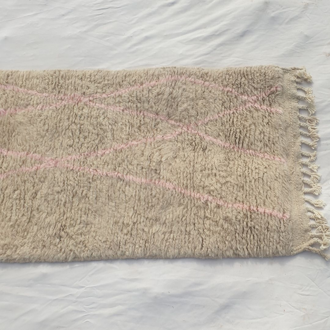 Cotya - Ivory Beni Ourain Runner Rug with Sparse Pink Diagonal Lines - Minimalist Moroccan Berber Hallway Carpet | 2'9"x9'3" Ft | 84x284 cm