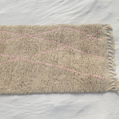 Cotya - Ivory Beni Ourain Runner Rug with Sparse Pink Diagonal Lines - Minimalist Moroccan Berber Hallway Carpet | 2'9"x9'3" Ft | 84x284 cm