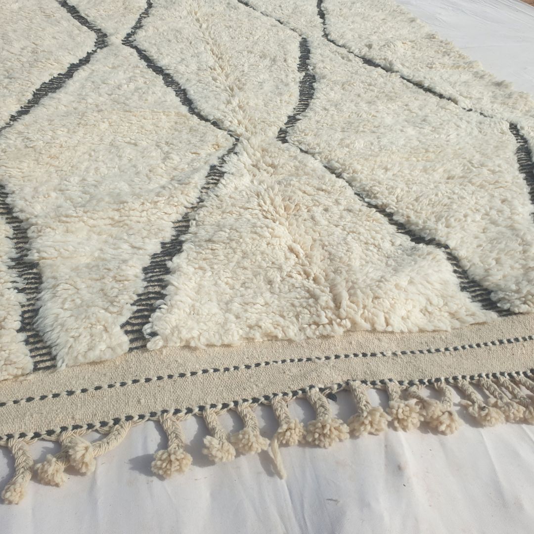 Dowazi - Klassischer Beni Ourain Diamant Teppich mit Elfenbeinfeld und Anthrazit Gitter - Handgewebter Berberteppich | 208x289 cm