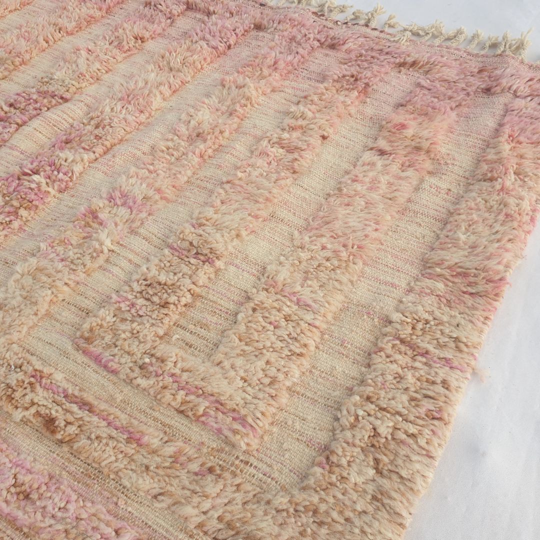 Nayra - Dusty Rose Pink Beni Ourain Rug - Geometric Maze Rectangular Key Pattern Moroccan Berber Carpet | 4'10"x7'9" Ft | 148x237 cm