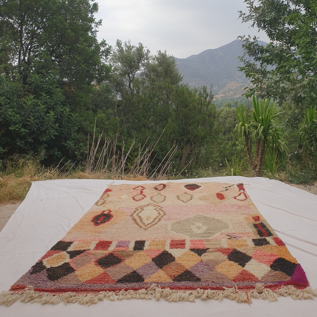 Etza - Peach Moroccan Rug with Dark Harlequin Diamond Border - Handwoven Berber Carpet | 6'6"x10'3" Ft | 198x313 cm