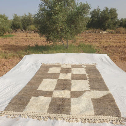 Fadima - Beni Ourain Skaktern Taeppe i Gra og Kridt Blokke - Haandvaevet Berber Taeppe | 204x317 cm