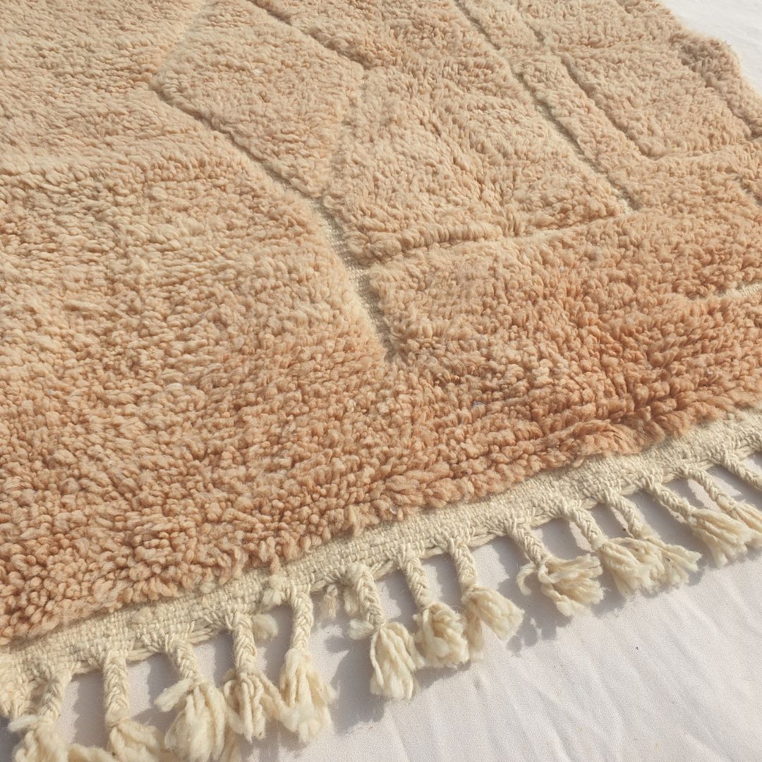 Wynona - Beige Beni Ourain Accent Rug with Carved Diamond and Rectangular Relief - Small Moroccan Berber Carpet | 3'5"x4'9" Ft | 104x144 cm