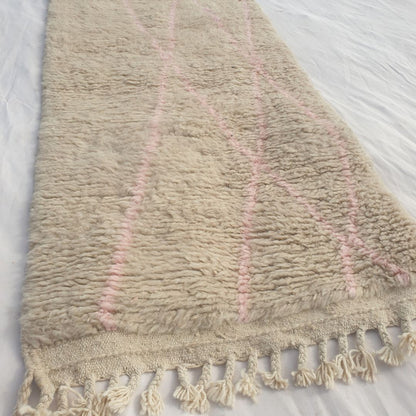 Cotya - Ivory Beni Ourain Runner Rug with Sparse Pink Diagonal Lines - Minimalist Moroccan Berber Hallway Carpet | 2'9"x9'3" Ft | 84x284 cm