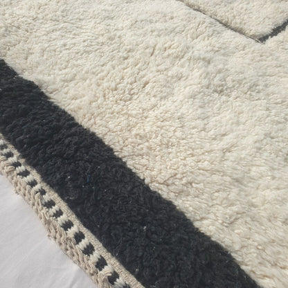 Kabna - Black & White Beni Ourain Rug - Minimalist Abstract Line Art Moroccan Berber Carpet | 5'x8'8" Ft | 154x264 cm