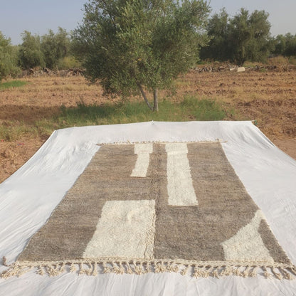 Farali - Beni Ourain Matta med Gratt Falt och Utspridda Elfenben Mosaikblock - Handvavd Berbermatta | 201x324 cm