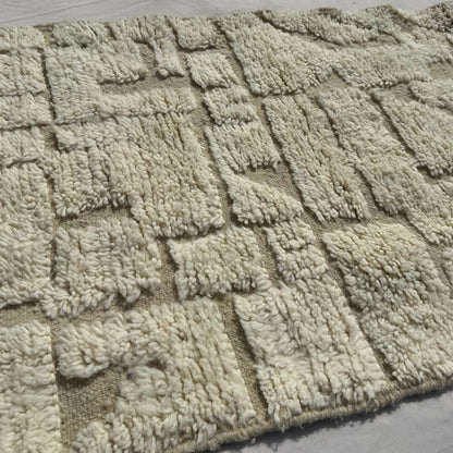 Afonia - Wide Ivory Beni Ourain Runner Rug with Textured Tone-on-Tone Mosaic - Handwoven Berber Carpet | 2'11"x10'4" Ft | 89x317 cm - OunizZ