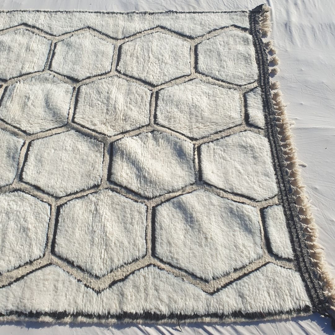 Amssla | Honeycomb 6x9 Black & White Beni Ourain Rug - Plush Berber Wool Shag Carpet | 6'73x9'71 Ft | 205x296 cm - OunizZ