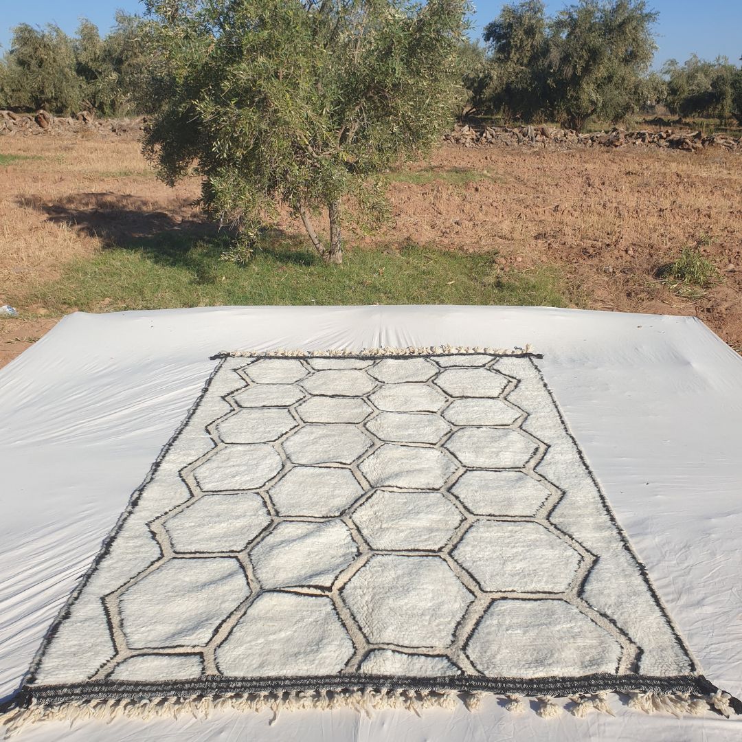 Amssla | Honeycomb 6x9 Black & White Beni Ourain Rug - Plush Berber Wool Shag Carpet | 6'73x9'71 Ft | 205x296 cm - OunizZ