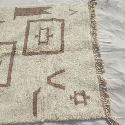 Amzada - Beni Ourain Rug with Ivory Field and Scattered Berber Symbol Motifs - Handwoven Berber Carpet | 6'9"x9'11" Ft | 207x303 cm - OunizZ