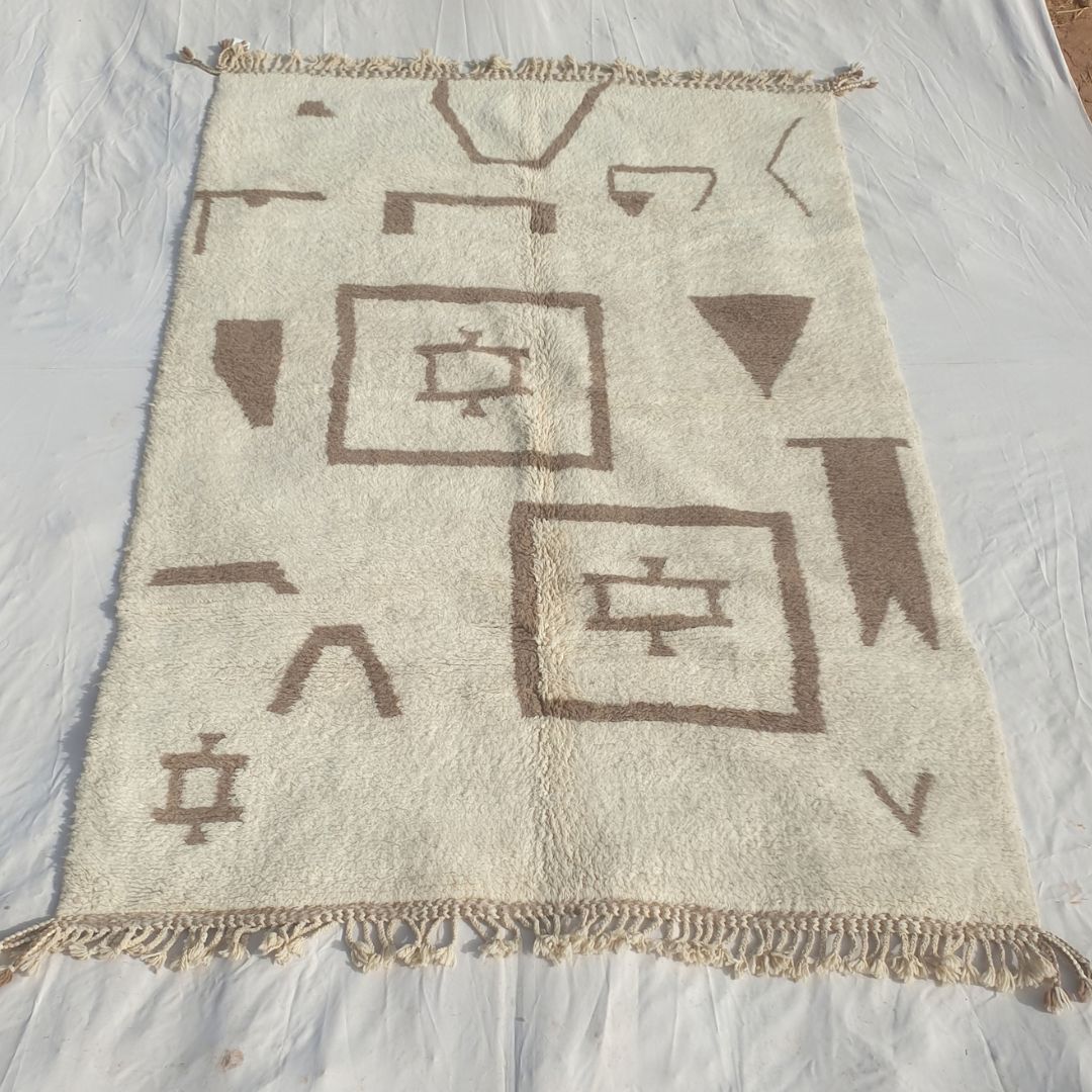Amzada - Beni Ourain Rug with Ivory Field and Scattered Berber Symbol Motifs - Handwoven Berber Carpet | 6'9"x9'11" Ft | 207x303 cm - OunizZ