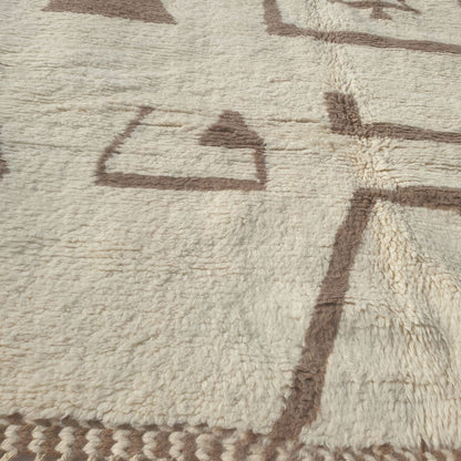 Amzada - Beni Ourain Rug with Ivory Field and Scattered Berber Symbol Motifs - Handwoven Berber Carpet | 6'9"x9'11" Ft | 207x303 cm - OunizZ
