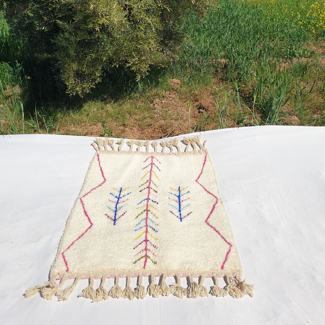 Bilda - Moroccan Rug 3x5 White Azilal | Authentic Berber Moroccan Bedroom Rug | Handmade 100% Wool Rug | 147x111 cm | 4'82x3'64 ft - OunizZ