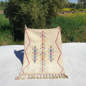 Bilda - Moroccan Rug 3x5 White Azilal | Authentic Berber Moroccan Bedroom Rug | Handmade 100% Wool Rug | 147x111 cm | 4'82x3'64 ft - OunizZ