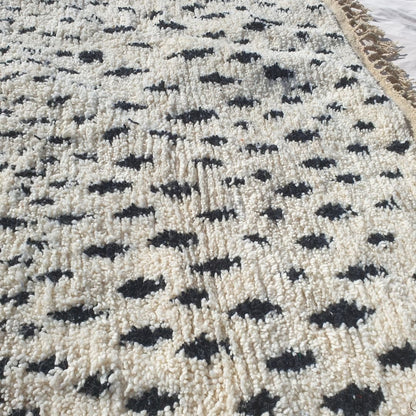 Dilba | Handmade Boujad Rug 8x10 ft – Black & White Abstract Geometric Moroccan Wool Carpet | 8'7"x10' ft | 262x300 cm - OunizZ