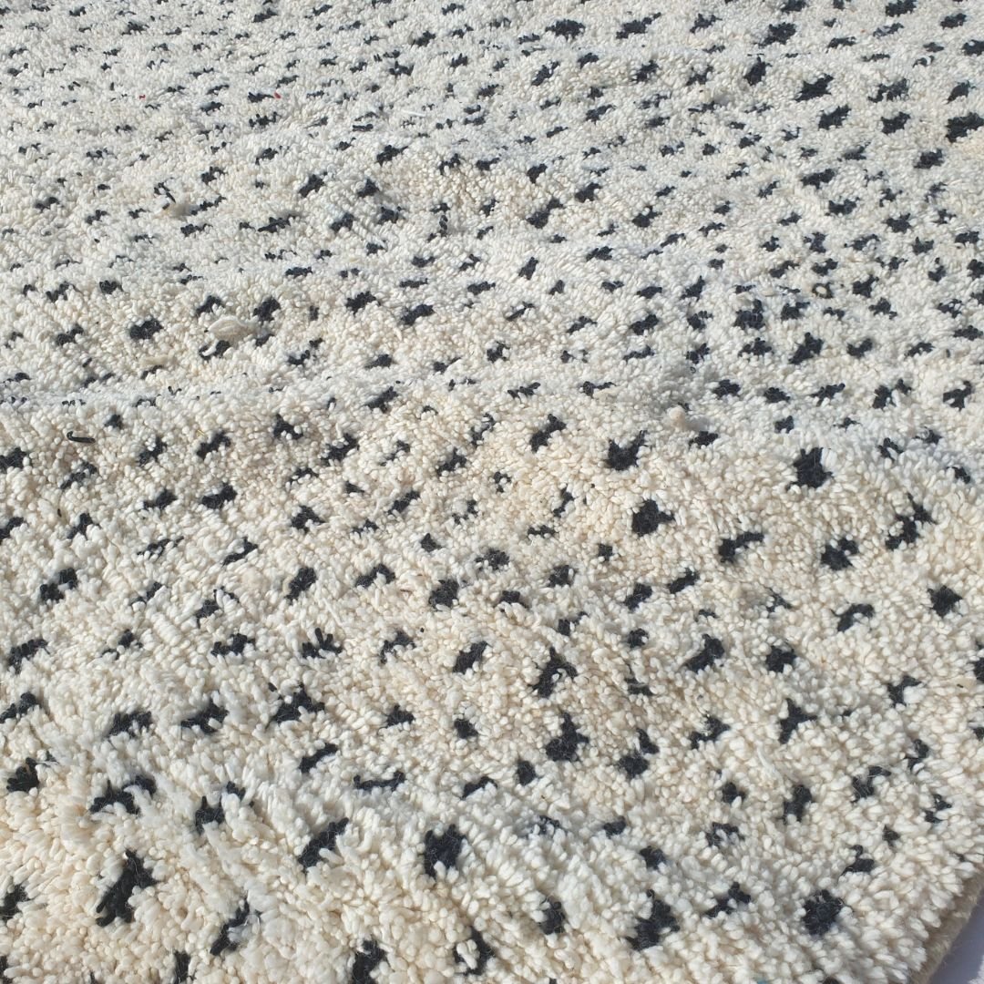 Dilba | Handmade Boujad Rug 8x10 ft – Black & White Abstract Geometric Moroccan Wool Carpet | 8'7"x10' ft | 262x300 cm - OunizZ