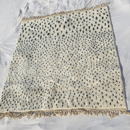 Dilba | Handmade Boujad Rug 8x10 ft – Black & White Abstract Geometric Moroccan Wool Carpet | 8'7"x10' ft | 262x300 cm - OunizZ