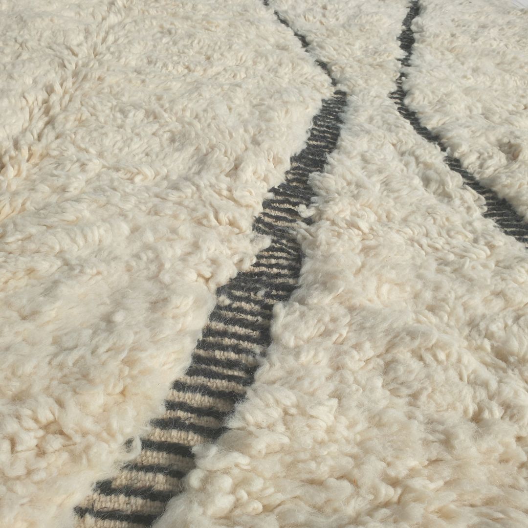Dowazi - Classic Beni Ourain Diamond Rug with Ivory Field and Charcoal Lattice - Handwoven Berber Carpet | 6'9"x9'5" Ft | 208x289 cm - OunizZ
