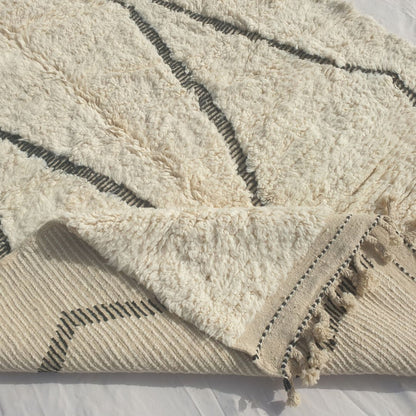 Dowazi - Classic Beni Ourain Diamond Rug with Ivory Field and Charcoal Lattice - Handwoven Berber Carpet | 6'9"x9'5" Ft | 208x289 cm - OunizZ
