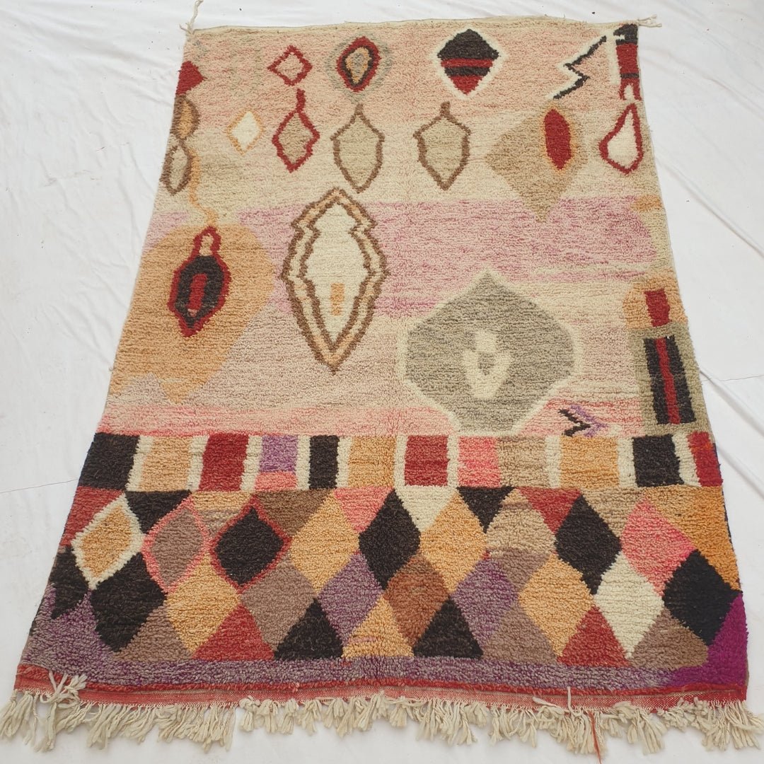 Etza - Peach Moroccan Rug with Dark Harlequin Diamond Border - Handwoven Berber Carpet | 6'6"x10'3" Ft | 198x313 cm - OunizZ