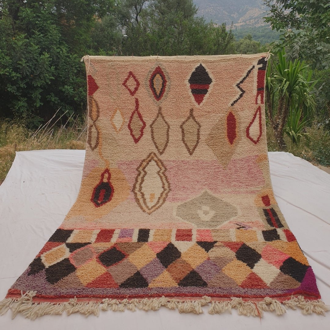 Etza - Peach Moroccan Rug with Dark Harlequin Diamond Border - Handwoven Berber Carpet | 6'6"x10'3" Ft | 198x313 cm - OunizZ