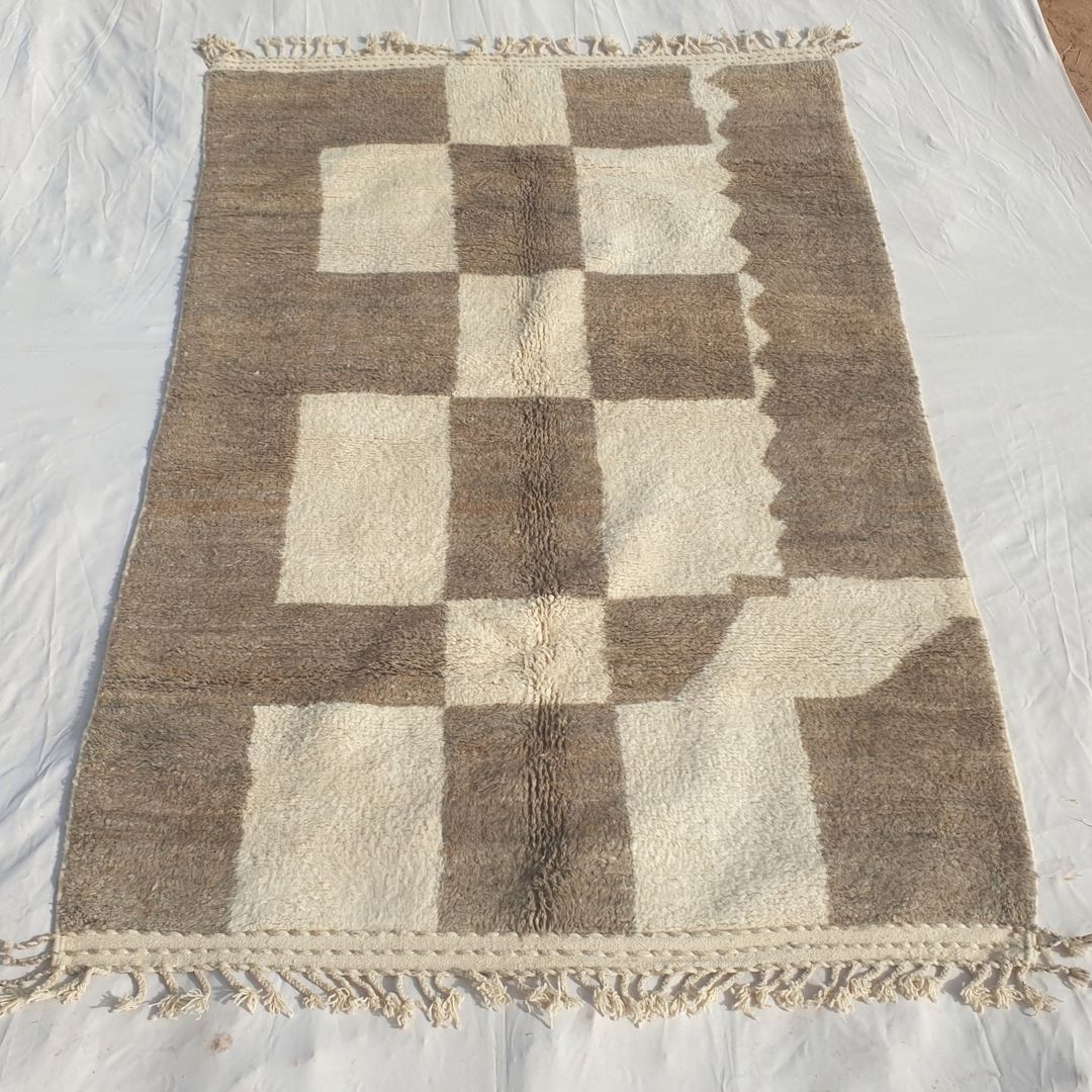 Fadima - Beni Ourain Checkerboard Rug in Taupe and Cream Blocks - Handwoven Berber Carpet | 6'8"x10'5" Ft | 204x317 cm - OunizZ