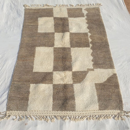 Fadima - Beni Ourain Checkerboard Rug in Taupe and Cream Blocks - Handwoven Berber Carpet | 6'8"x10'5" Ft | 204x317 cm - OunizZ