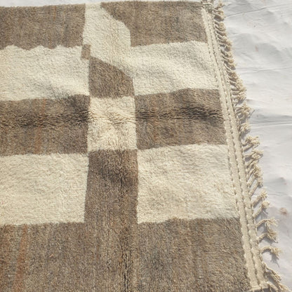 Fadima - Beni Ourain Checkerboard Rug in Taupe and Cream Blocks - Handwoven Berber Carpet | 6'8"x10'5" Ft | 204x317 cm - OunizZ