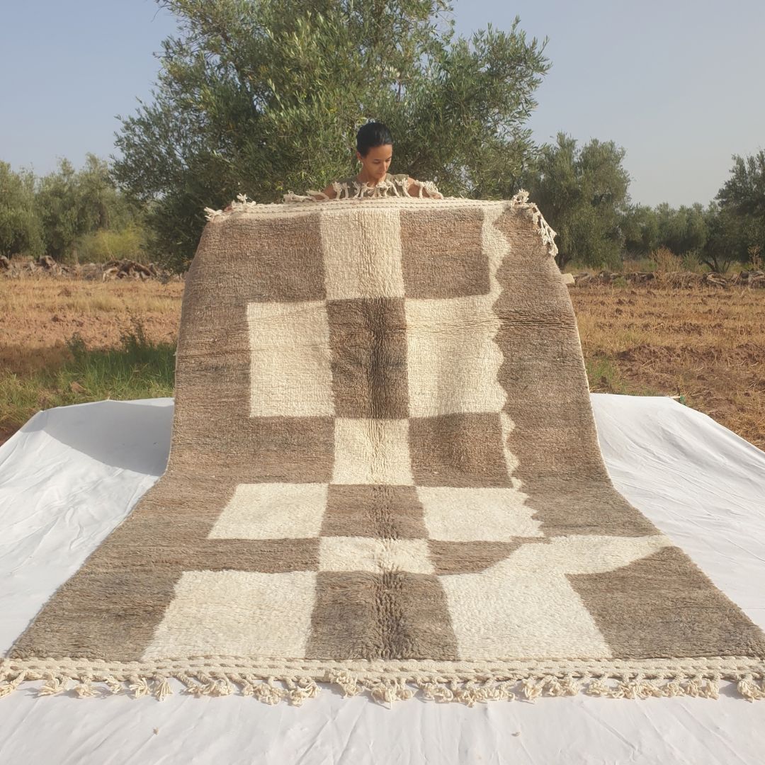 Fadima - Beni Ourain Checkerboard Rug in Taupe and Cream Blocks - Handwoven Berber Carpet | 6'8"x10'5" Ft | 204x317 cm - OunizZ