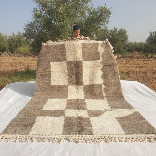 Fadima - Beni Ourain Checkerboard Rug in Taupe and Cream Blocks - Handwoven Berber Carpet | 6'8"x10'5" Ft | 204x317 cm - OunizZ