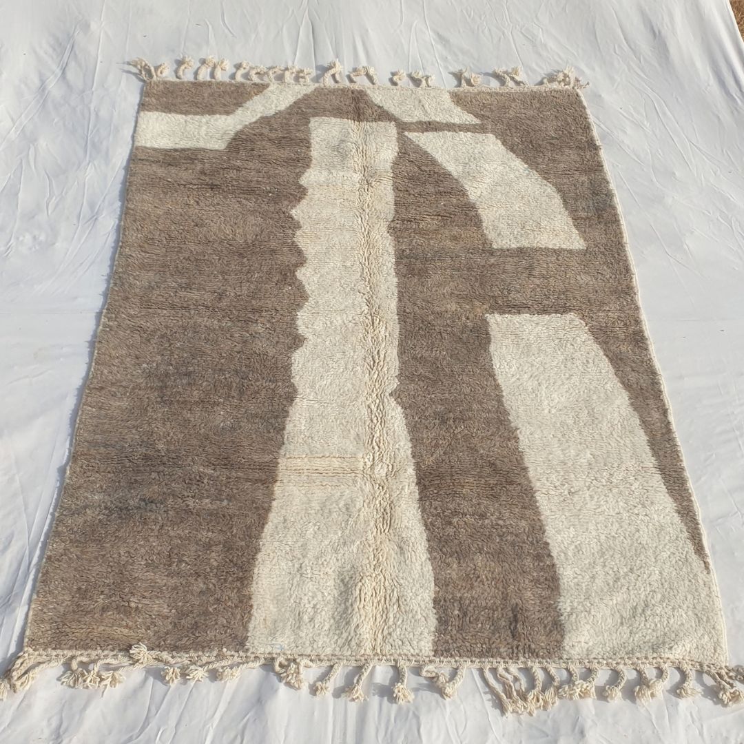 Falaya - Beni Ourain Rug with Brown Field and Bold Sweeping Ivory Colorblock Shapes - Handwoven Berber Carpet | 6'6"x9'5" Ft | 198x288 cm - OunizZ