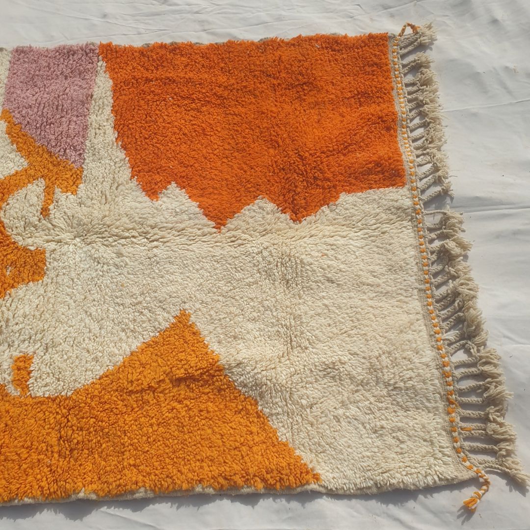 Faytena - Orange & Ivory Abstract Moroccan Rug with Pink Accent - Handwoven Berber Carpet | 5'4"x7'6" Ft | 164x230 cm - OunizZ