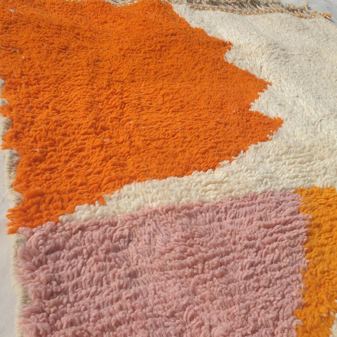 Faytena - Orange & Ivory Abstract Moroccan Rug with Pink Accent - Handwoven Berber Carpet | 5'4"x7'6" Ft | 164x230 cm - OunizZ