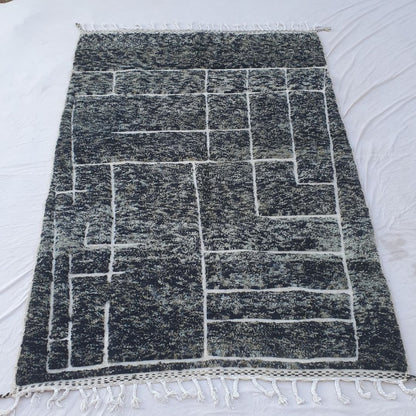 Charcoal black Beni Ourain shag rug 6x9 ft with ivory geometric grid pattern – handwoven Moroccan wool berber carpet
