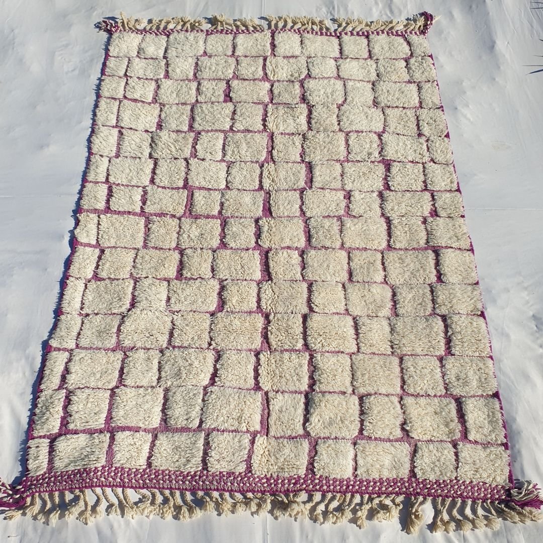 GOUTA Moroccan Rug Beni Ouarain White and Pink | 9'51x6'46 Ft | 290x197 cm | 100% wool handmade - OunizZ