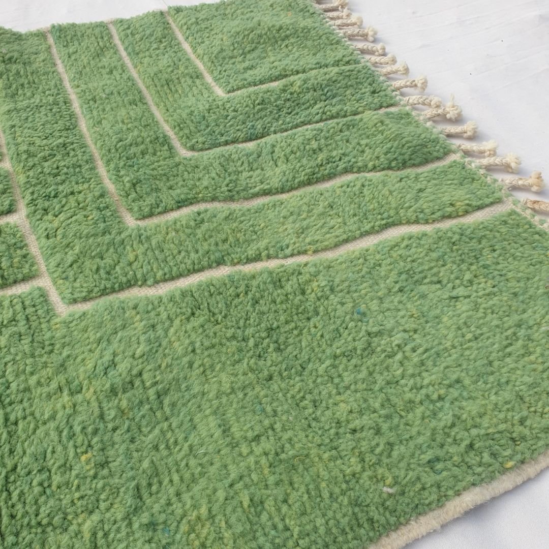 Kara | 3x5 Beni Ourain Rug - Super Soft Moroccan Rug Shag with Vibrant Green Geometric Maze | 3'5"x5'1" Ft | 106x154 cm - OunizZ