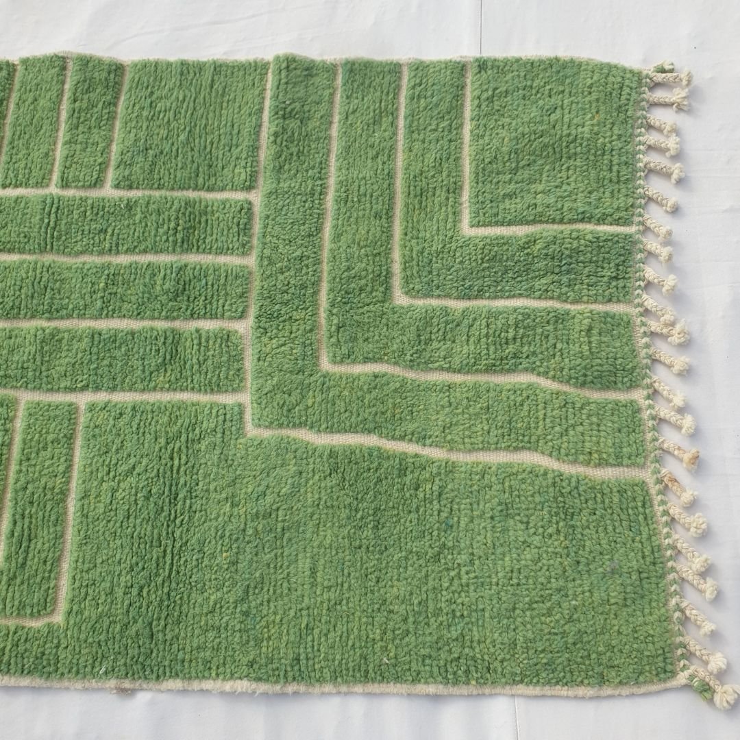 Kara | 3x5 Beni Ourain Rug - Super Soft Moroccan Rug Shag with Vibrant Green Geometric Maze | 3'5"x5'1" Ft | 106x154 cm - OunizZ
