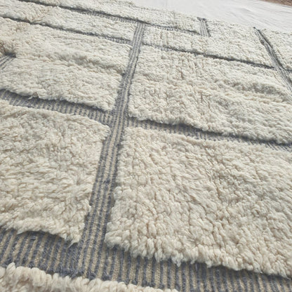Kenaka - Beni Ourain Rug with Ivory Field and Irregular Gray Maze Line Pattern - Handwoven Berber Carpet | 6'11"x9'11" Ft | 211x303 cm - OunizZ