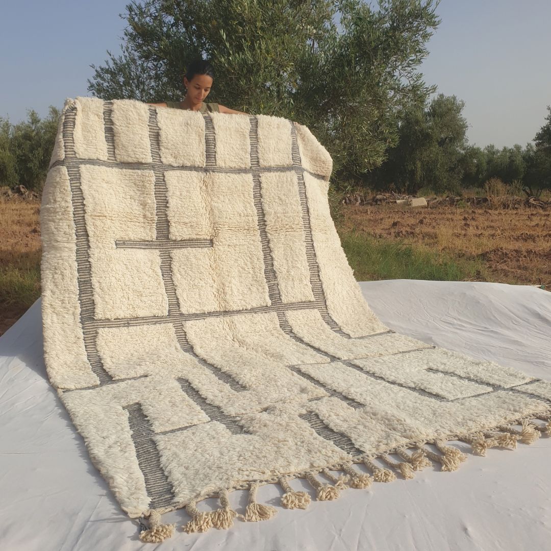 Kenaka - Beni Ourain Rug with Ivory Field and Irregular Gray Maze Line Pattern - Handwoven Berber Carpet | 6'11"x9'11" Ft | 211x303 cm - OunizZ