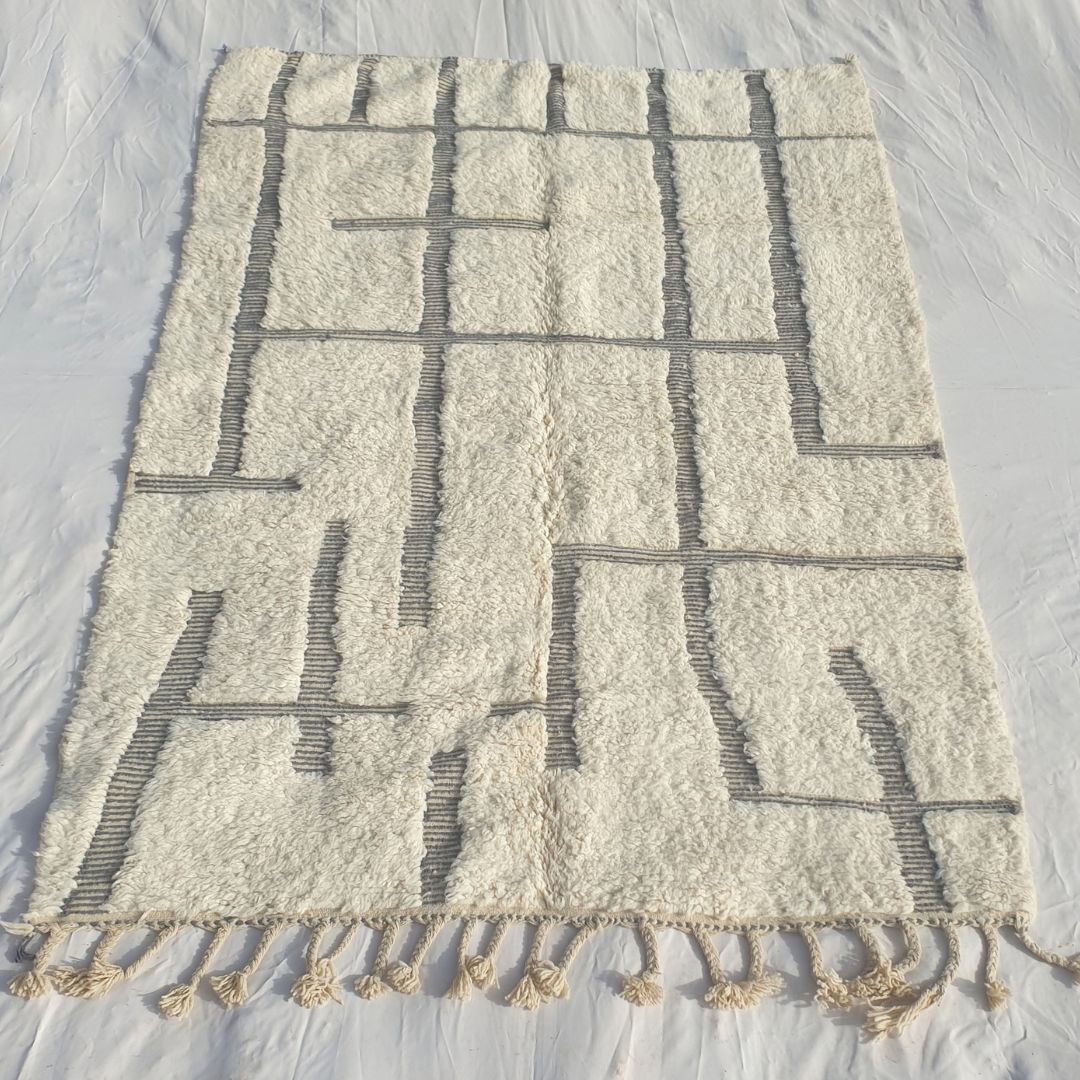 Kenaka - Beni Ourain Rug with Ivory Field and Irregular Gray Maze Line Pattern - Handwoven Berber Carpet | 6'11"x9'11" Ft | 211x303 cm - OunizZ