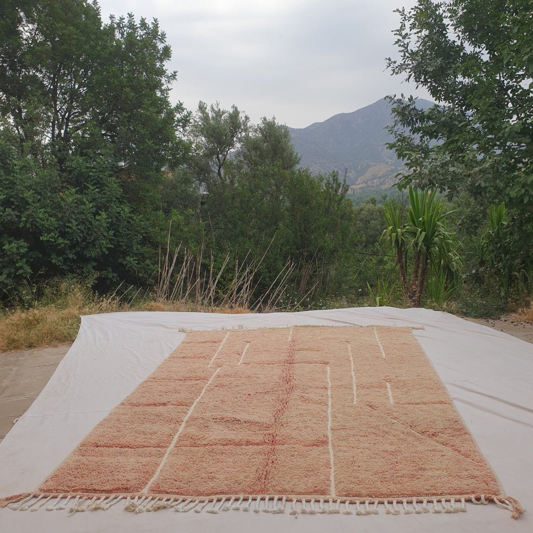 Latfa - Dusty Rose Beni Ourain Rug with Minimalist Ivory Line Grid - Handwoven Berber Carpet | 6'8"x9'8" Ft | 203x296 cm - OunizZ