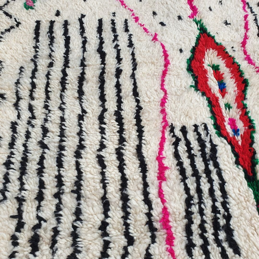Majda - Moroccan Rug 5x8 White Azilal | Authentic Berber Moroccan Bedroom Rug 100% Wool | 4'85x8'50 Ft |146x260 cm - OunizZ