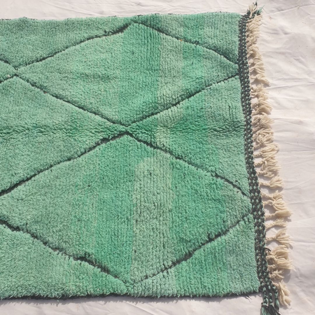 Makhda - Green Beni Ourain Rug with Classic Diamond Lattice - Handwoven Berber Carpet | 5'3"x8'3" Ft | 161x252 cm - OunizZ