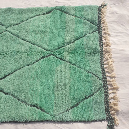 Makhda - Green Beni Ourain Rug with Classic Diamond Lattice - Handwoven Berber Carpet | 5'3"x8'3" Ft | 161x252 cm - OunizZ