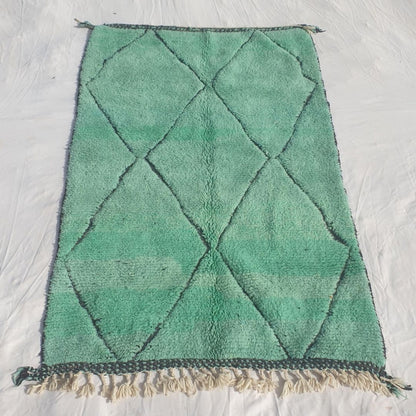 Makhda - Green Beni Ourain Rug with Classic Diamond Lattice - Handwoven Berber Carpet | 5'3"x8'3" Ft | 161x252 cm - OunizZ